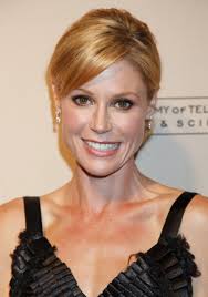 Julie bowen luetkemeyer, known professionally as julie bowen, is an american actress. Julie Bowen Casual Hairstyle With Side Swept Bangs Hairstyles Weekly