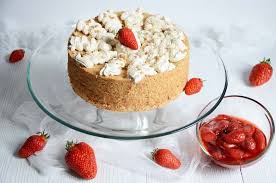 Gateau Des Anges A L Erable Et Aux Fraises De Plougastel Recette Gateau Des Anges Gateaux Et Desserts Desserts Aux Fruits