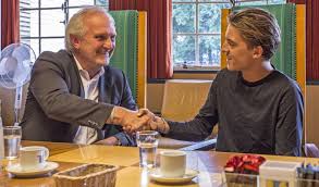 Ja, maar het is de vraag of zij daar voor open staat. desondanks komen de opnames niet in gevaar, verwacht hij. Vvd Rel Rond Lil Kleine Had Voorkomen Kunnen Worden Het Nieuws Uit Hilversum