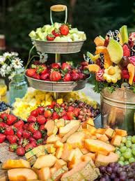 22 Idees De Bars A Themes Tendance Pour Votre Mariage En 2020 Hors D œuvres Pour Mariage Fruits Mariage Nourriture De Mariage