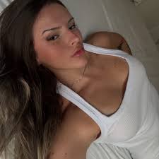 Deborah Knippel's Instagram, Twitter & Facebook