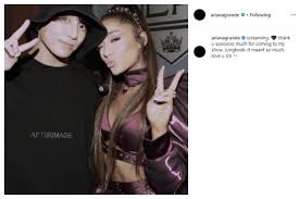 Secara resmi, bts telah dinominasikan dalam ama 2021. Foto Bareng Jungkook Bts Ariana Grande Langsung Pasang Jadi Wallpaper Hp Matamata Com