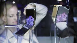 The galaxy z flip 3 is the third compact foldable from samsung that offers a clamshell design. Galaxy Z Fold 3 Dan Galaxy Z Flip 3 Pre Order 11 Agustus
