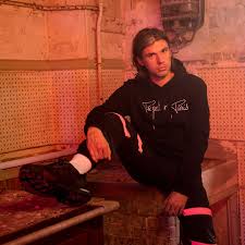 Born 1 august 1982), better known by his stage name orelsan, sometimes stylized as orelsan (french: Orelsan