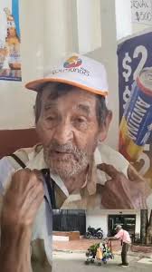 🧓💚 ¿Recuerdan al abuelito que vende hierbas aromaticas cerca del estadio  Américo Montanini?, Sí, él... Don Adonay de 85 años, que desde hace casi 40  años recorre las calles de Bucaramanga con su ...