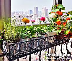 Ferforje Ciceklik Modelleri Icin 10 Fikir Dekordiyon Balkon Bitkiler Balkon Cicekleri Saksi