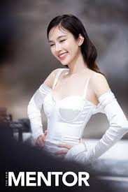 Chàng trai Thái Lan tuổi U40 đẹp như búp bê sống, ảnh team qua đường chụp ở  Việt Nam gây sốt - Người đẹp - Việt Giải Trí