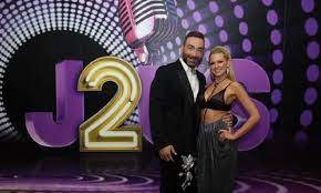 Η παρουσιάστρια των backstage του φετινού j2us, μίλησε για την σχέση της με τον νίκο κοκλώνη,αλλα και για το αν έφαγε την θέση της βίκυς κάβουρα. Just The 2 Of Us Premiera Me To Soytien H Biky Kaboyra Pics Vid Sportime Gr