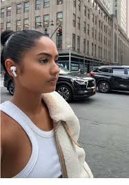 Ferry Townes and Liz When We See A Girl with An Average Man