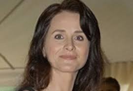 In 2000, cornel diaconu a dorit ca invitati la emisiunea pentru dumneavoastra, doamna!, madalina manole, alaturi de sotul sau de atunci, serban georgescu vorbesc despre planurile lor de. Madalina Manole Quot Erau Momente Cand L As Fi Impuscat Quot