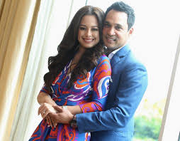 Hans isaac elak bertentang mata dengan neelofa. Padam Gambar Hans Isaac Di Ig Gabriella Putus Tunang Style Fashion Isaac