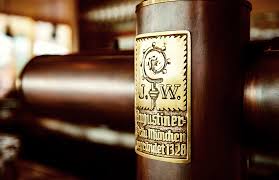 Das augustiner an der frauenkirche bietet auf drei etagen platz in verschiedenen, auch separat zu mietenden gasträumen. Augustiner Brau Das Oberhaus In Passau