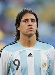 Quando jogador, tinha como principais características a presença de área, a finalização precisa e o bom cabeceio. Hernan Crespo Argentina Lendas Do Futebol Futebol Lendas