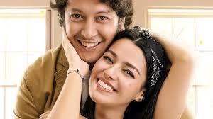 Sinopsis Crazy Stupid Love, Dimas Anggara dan Susan Sameh Jatuh Cinta di  Bus!