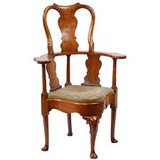 English Walnut Queen Anne High Backed Corner Chair 1stdibs Com Chair Corner Chair Queen Anne Furniture