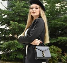 Doctori cu specializarea pneumologie din județul cluj. Cluj TanÄƒra NumitÄƒ In Ca Al Unui Spital A Demisionat La Cererea PreÈ™edintelui Cj DeÈ™i El IncuviinÈ›ase Numirea Europa Fm