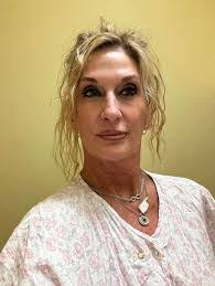 Mona Dunham's Instagram, Twitter & Facebook