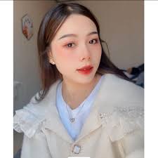 Pong Teng updated her profile picture.