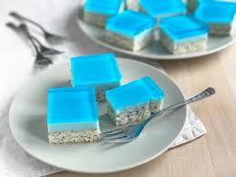 Die Blaue Lagune Kuchen Blau Bluecake Blauelagune Mohnbiskuit Kokosschaum Gotterspeise Lecker Erfrischend Cake Blaues Essen Essen Und Trinken Essen