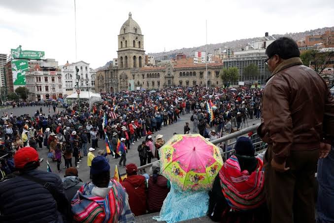 Resultado de imagem para indígenas protestam contra golpe na Bolívia"