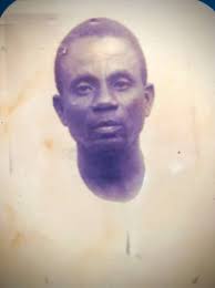 Can someone restore old family photo?