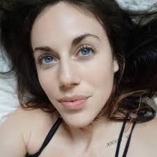 Gillian Elizabeth's Instagram, Twitter & Facebook