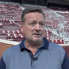 Former Oklahoma HC Bob Stoops predicts the winner of Tennessee Vols vs NC  State Wolfpack