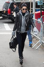 Kendall Jenner Looks The Part As She Arrives For Vs Rehearsals Leather Jacket Girl Fashion Outfits Leather Jacket