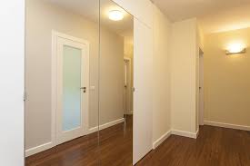 01 61 10 10 10. Poser Un Miroir Sur Une Porte De Placard Pratique Fr