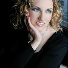 Lisa Wesson's Instagram, Twitter & Facebook