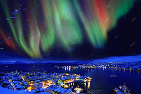 There is something so fun about working with chalk on a black piece of construction paper! Travelhouse Northern Lights Norway