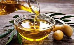 Olive oil is in fact a form of grease and the same agents in dawn that help clean your dishes will also help you clean your oil stained clothes. Best 7 Olive Oil Dispensers 2021 Buykitchenstuff Com