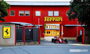 Scheda tecnica e prezzo motore termico : Leclerc A Maranello In Giro Per La Citta Con La Ferrari Sf1000 F1 Newsauto It