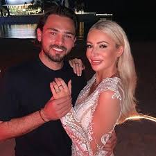Love Island S Olivia Attwood Engaged To Boyfriend Bradley Dack