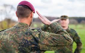 Aber wie gelingt der haarschnitt? Bundeswehr Make Up Piercings Tattoos Bw Freizeitshop Camp