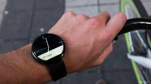 The moto 360's form factor is based on the circular design of. Moto 360 Review The Verge