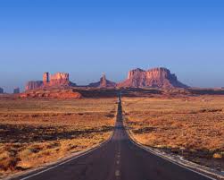 Polarlichter… usa bilder amerika urlaub kalifornien reise usa reise schöne hintergrund bilder kontinente reisefotografie weltreise. Prisma Monument Valley Usa Utah Strasse Weg Auto Wuste Kunstdruck