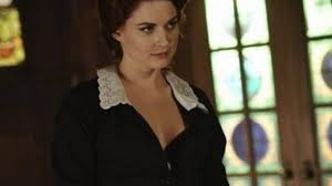 Modifier american horror story , ou histoire d'horreur au québec , est une anthologie télévisée américaine créée et produite par ryan murphy et brad falchuk , diffusée depuis le 5 octobre 2011 sur la chaîne fx et au canada depuis le 31 octobre 2011 sur fx canada. The Holding Good Of Moira O Hara Alexandra Breckenridge In American Horror Story Spotern