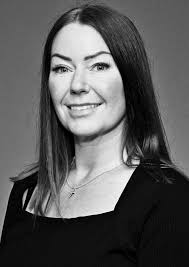 T A L K I N G A B O U T T H E C A S T ! E v e r y b o d y' s T a l k i n g