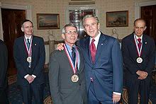 After a little public concern in the 1970s, no real des research was done because the nih (with fauci) cut off money. Anthony Fauci Wikipedia La Enciclopedia Libre