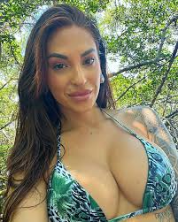 Renee Mattos - Free sexy pics, galleries & more at Babepedia