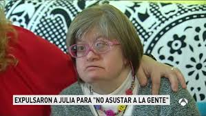 Expulsan a una mujer con Síndrome de Down de un evento “porque iba a  asustar a la gente"