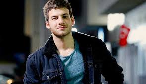 He started his career in films 2 years ago and he's already become an international heartthrob. Mustafa Mert Koc Kimdir Nereli Ve Kac Yasinda Magazinn Com