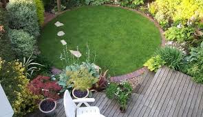 Small Traditional 10 Jpg 900 523 Circular Garden Design Garden Design Traditional Garden