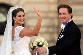 Maybe you would like to learn more about one of these? Brautkleider Der Prinzessinnen Prinzessin Madeleine Tanzt Aus Der Reihe Panorama Stuttgarter Zeitung