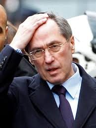 Trial begins for former Sarkozy aides in cash bonus case