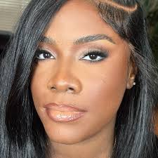 I love to find artists when they are in the middle of a rebrand. I want to  help you hone your truest self and embody it with the utmost confidence. I  love