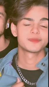 Follow v karlo karo sara jena 💗🥺