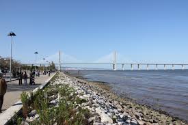 Die längste brücke europas ist die ponte vasco da gama in lissabon, portugal mit 17,185 km. April 2010 Ponton S Brucken