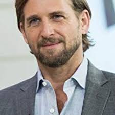 Douglas Simmons (played by Josh Lucas) outfits